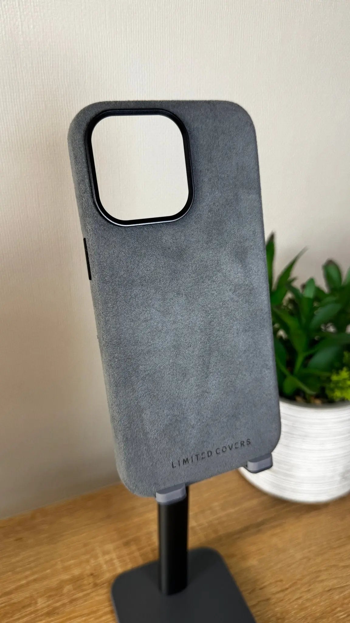 Carcasa Full Alcantara Gray - Limited Covers